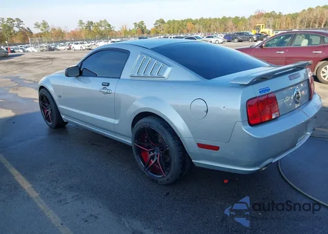 2005 Ford Mustang Gt Deluxe/Gt Premium z USA, uszkodzony, nr VIN 1ZVFT82H855222828
